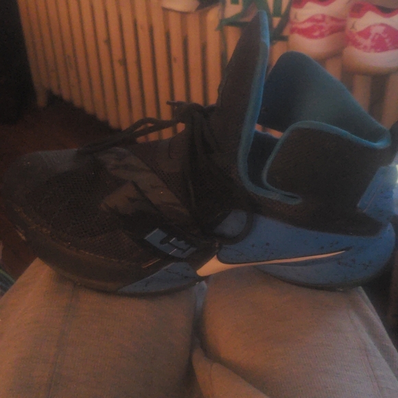 Shoes - Picture 1 of 4